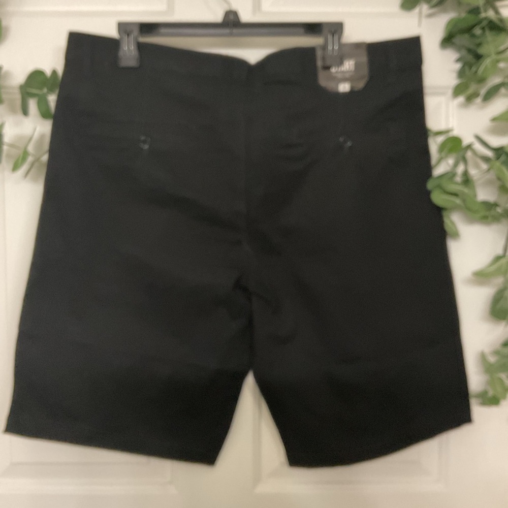 START  Tart Black Flat-Front Mens Shorts. STRETCH SIZE   38 - Picture 4 of 9